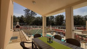 Outdoor dining - Villa Marisol by WiiBuk (Istria - Banjole) (Banjole)