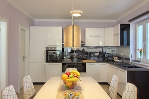 Fridge, microwave, oven, stovetop - Villa Mugeba I (Istria - Mugeba) (Mugeba)