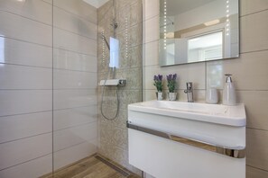 Shower - Villa LUKA (Istria - Loborika) (Loborika)