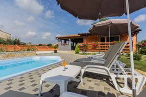 Outdoor spa tub - Villa SEJDI (Istria - Pula) (Pula)