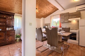 Fridge, microwave, oven, stovetop - Villa Loborika (Istria - Loborika) (Loborika)
