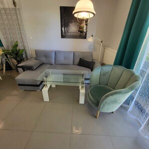 Een televisie en een kantoor