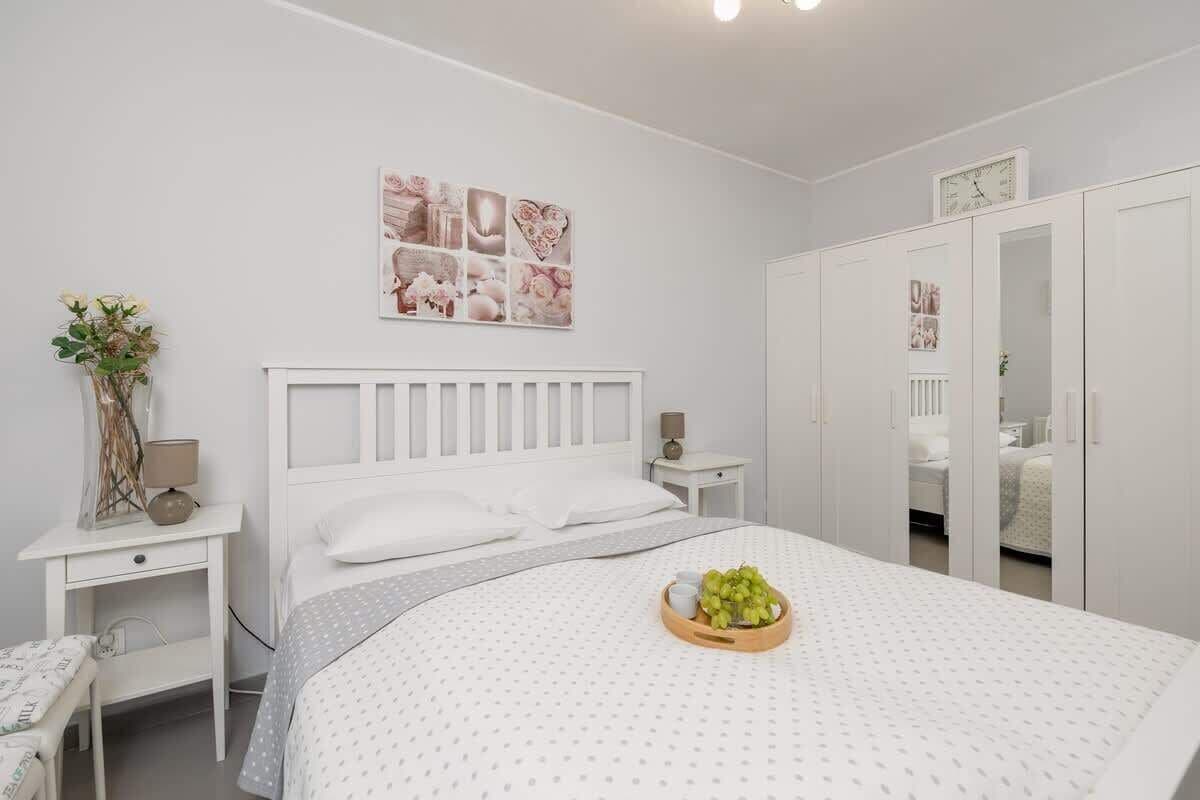 1 camera, ferro/asse da stiro, Wi-Fi, lenzuola