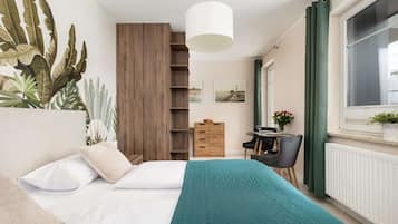 Iron/ironing board, travel cot, WiFi, bed sheets