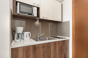 Fridge, microwave, stovetop, coffee/tea maker