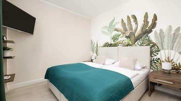 Iron/ironing board, travel cot, WiFi, bed sheets