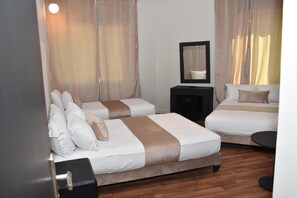 Classic Quadruple Room | In-room safe, desk, laptop workspace, soundproofing - Cadé Hotel (Casablanca)