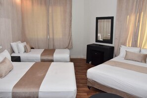 Classic Quadruple Room | In-room safe, desk, laptop workspace, soundproofing