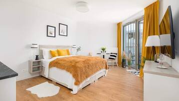 Iron/ironing board, travel crib, WiFi, bed sheets