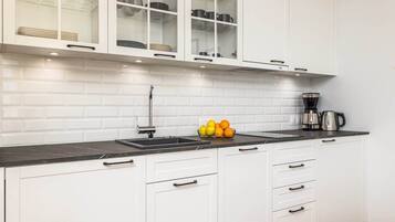 Kühlschrank, Herdplatte, Geschirrspüler