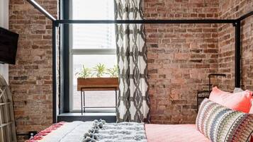 1 habitación, escritorio, tabla de planchar con plancha y wifi