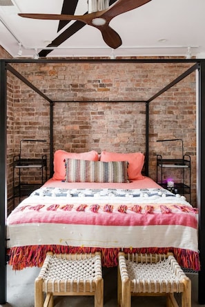 1 bedroom, desk, iron/ironing board, WiFi
