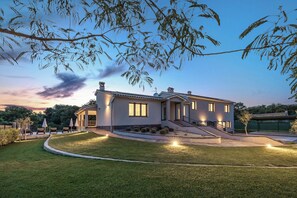 Exterior - Charming family villa with pool in Pula (Pula)