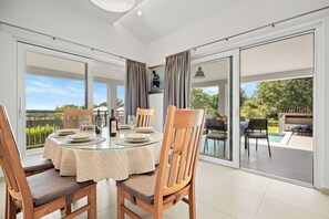 Dining - Charming family villa with pool in Pula (Pula)