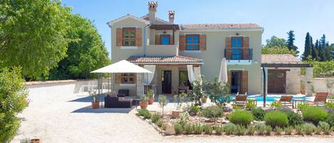 المنشأة من الخارج