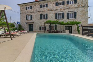 A stone building with a swimming pool, outdoor seating, and a pergola. - Villa Zita (Istria - Poreč) (Poreč)