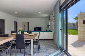 Outdoor dining - Villa SERENITY (Istria - Sveti Kirin) (Sveti Kirin)