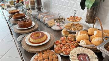 Free daily buffet breakfast