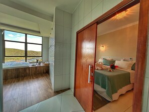Luxury Double Room | Bathroom | Hair dryer, towels, soap, shampoo
