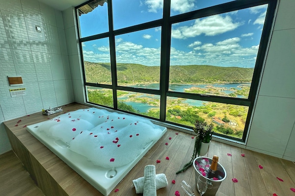 Luxury Double Room | Bilik Mandi | Pengering rambut, tuala disediakan, sabun, syampu