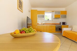 Refrigerador, horno, parrilla de estufa y lavavajillas 