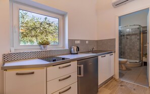 Geladeira, fogão, cooktop, lava-louças