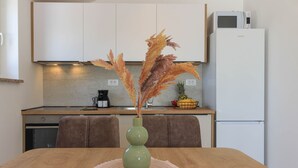 Fridge, microwave, oven, stovetop - Villa Sunshine (Istria - Peroj) (Peroj)