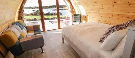 1 bedroom, individually decorated, individually furnished