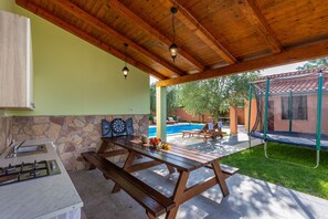 Outdoor dining - Villa VERSOVICA (Istria - Peruški) (Peruški)
