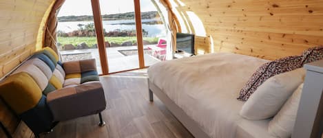 1 chambre, décor unique, ameublement unique