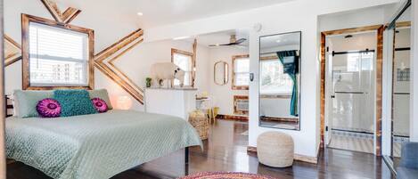 Desk, iron/ironing board, WiFi