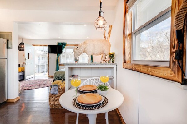 Interior - VOTED `HAPPIEST` & `MOST JOYFUL` Nash Condo + Pool (Nashville)