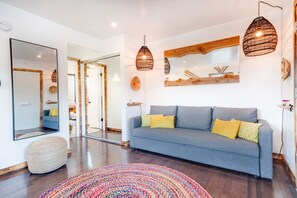 Interior - VOTED `HAPPIEST` & `MOST JOYFUL` Nash Condo + Pool (Nashville)