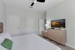 4 bedrooms, WiFi, bed sheets - 4BR Home with Private Pool at Storey Lake (Kissimmee)