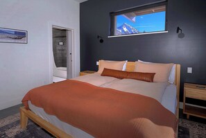 2 bedrooms, iron/ironing board, travel cot, WiFi