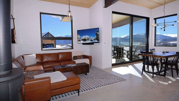 TV, fireplace - The Outlook, New 2BD/2.5BA home w/garage, VIEWS! (Mt. Crested Butte)