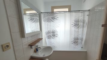 Serviettes fournies, savon, papier toilette