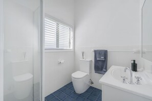 Shower, towels