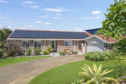 Lighthouse Beach Luxury - Beachside cottage just minutes walk from the beach