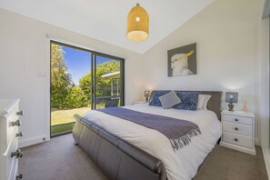 3 chambres, fer et planche à repasser, Wi-Fi, draps fournis