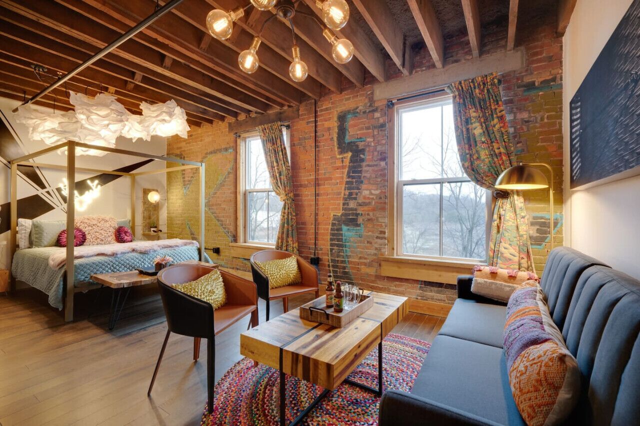 Desk, iron/ironing board, WiFi, bed sheets