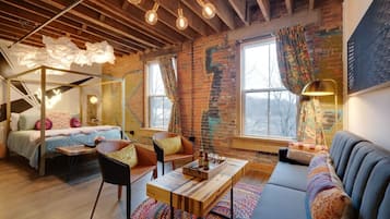 Desk, iron/ironing board, WiFi, bed sheets