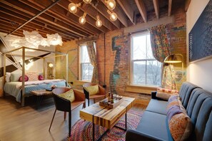 Skrivebord, strykejern/-brett, wi-fi og sengetøy