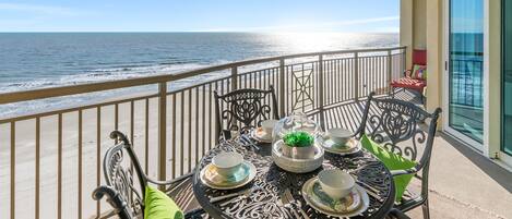 屋外ダイニングエリア