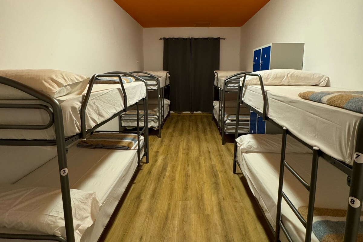 WiFi (free), bed sheets