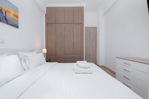 Appartement Ville, 1 chambre, non-fumeurs, balcon | 1 chambre, coffres-forts dans les chambres, décoration personnalisée