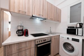 City Apartment, 1 Bedroom, Non Smoking, Balcony | Private kitchen | Fridge, microwave, oven, stovetop