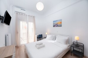 Appartement Ville, 1 chambre, non-fumeurs, balcon | 1 chambre, coffres-forts dans les chambres, décoration personnalisée