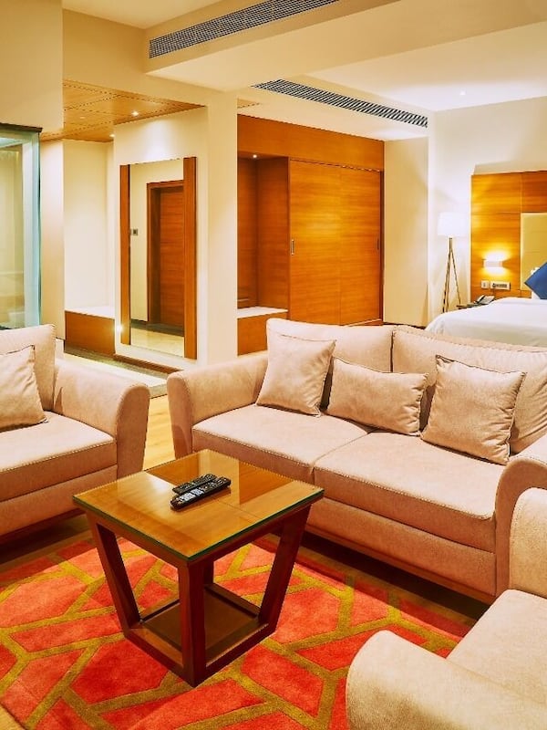 Legacy Deluxe Suite | 1 bedroom, premium bedding, minibar, in-room safe