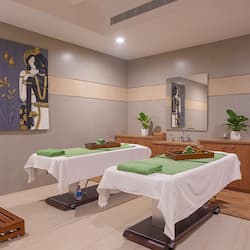 Couples treatment rooms, sauna, hot tub, steam room, Turkish bath